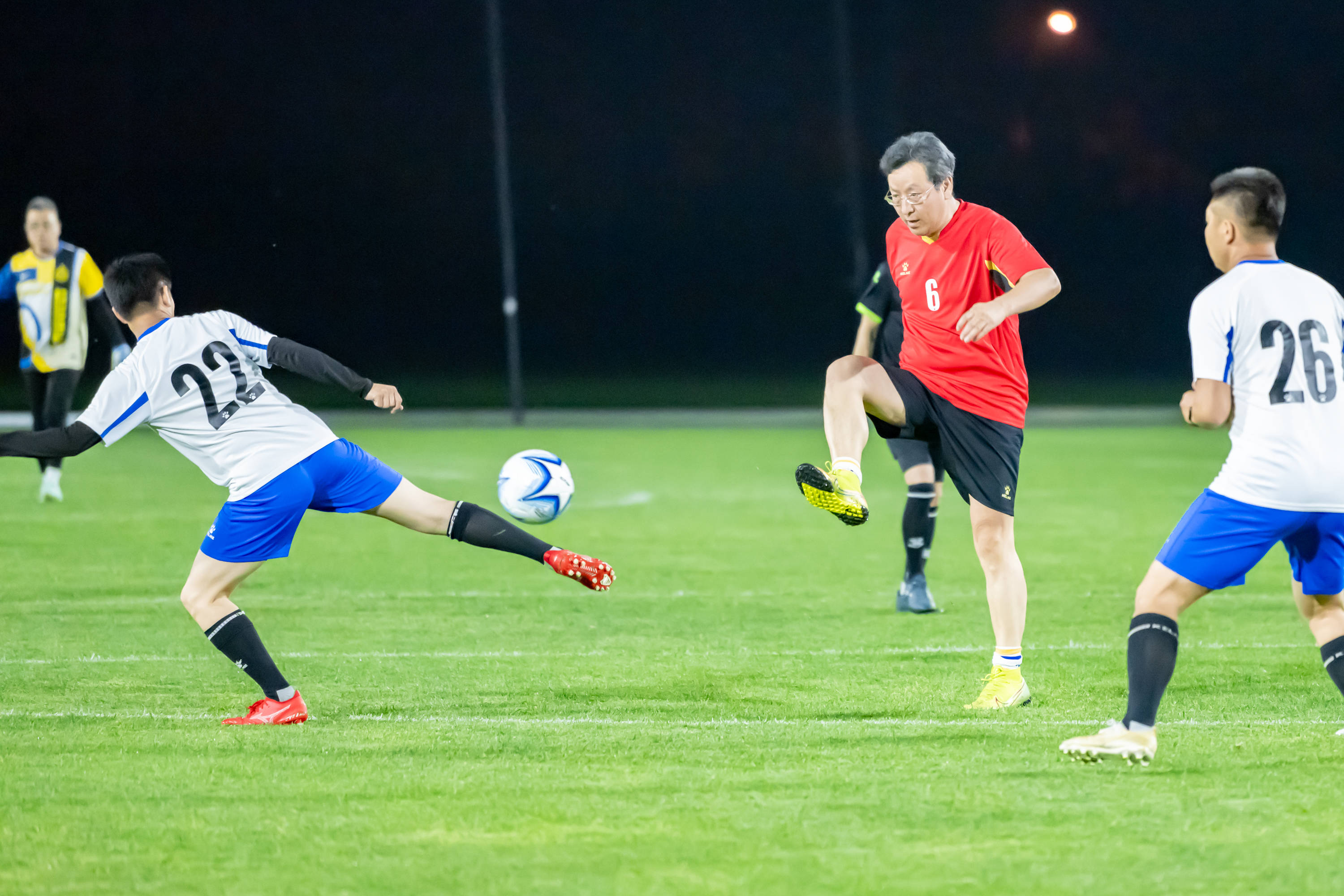 出强烈的进 出强烈的进